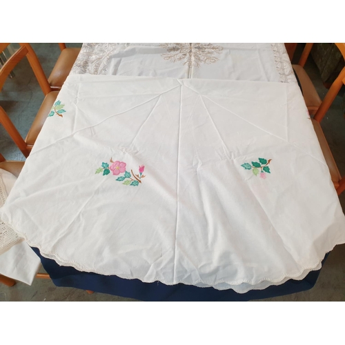 287 - 4 x Hand Embroidered Table Cloths (Round Ø148cm, Round Ø142cm, Rectangular 100 x 112cm, Square 110 x... 