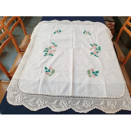 287 - 4 x Hand Embroidered Table Cloths (Round Ø148cm, Round Ø142cm, Rectangular 100 x 112cm, Square 110 x... 