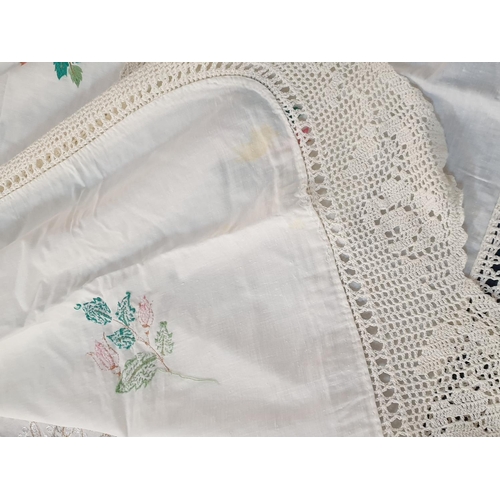 287 - 4 x Hand Embroidered Table Cloths (Round Ø148cm, Round Ø142cm, Rectangular 100 x 112cm, Square 110 x... 