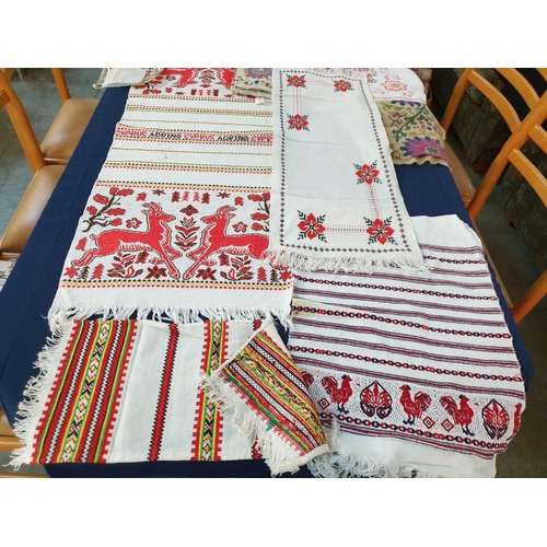 536 - Approx 30pcs of Traditional Various Tablecloths in Different Sizes, Shapes, Style etc