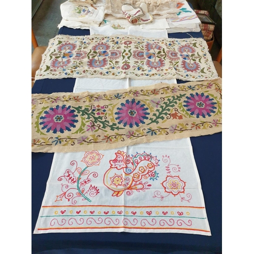 536 - Approx 30pcs of Traditional Various Tablecloths in Different Sizes, Shapes, Style etc