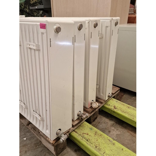 565 - 4 x Double Central Heating Radiators, (Approx. 40cm (x1pcs), 90cm (x1pc) and 100cm (x2pc) x H: 60cm)... 