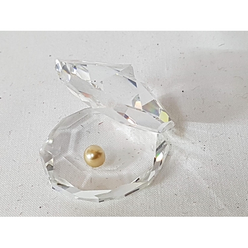 609 - Small Crystal Clock and Crystal Ornaments (Clock 10 x 6cm and Ornament 4 x 4cm)