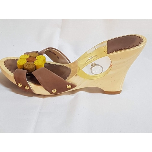 783 - Pair of Fiore Fancy Summer Sandals on Platform, Size 38