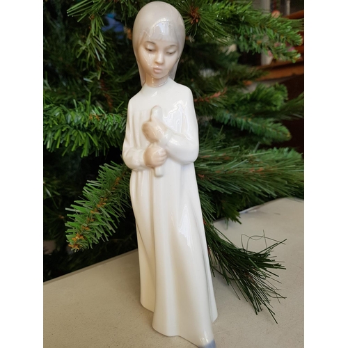 784 - Lladro Nativity Figure of a Shepherd Boy Kneeling Down (H:16.5cm, Missing Stick, 4672) and Nao by Ll... 