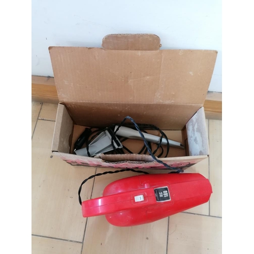 794 - Philips Iron, Small Hoover and Plastic Container (Un-tested)