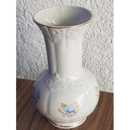 580 - Large Vintage Porcelain Vase with Gold Rim and Blue Floral Pattern (H:23cm)