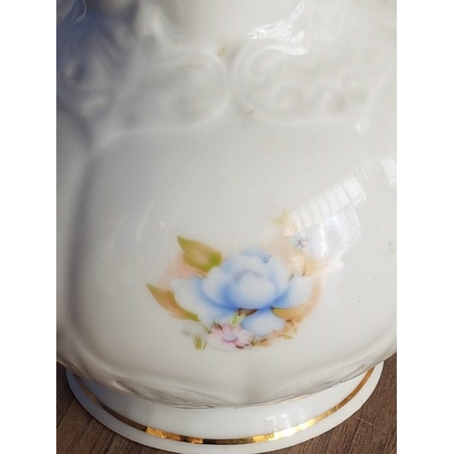 580 - Large Vintage Porcelain Vase with Gold Rim and Blue Floral Pattern (H:23cm)