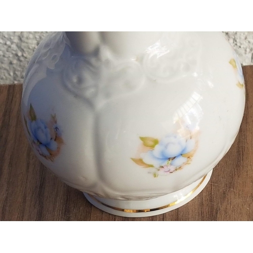 580 - Large Vintage Porcelain Vase with Gold Rim and Blue Floral Pattern (H:23cm)