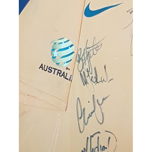 192 - Memorabilia World Cup 2002, Australia National Team Soccer Jersey, Signed by the Team and Framed (86... 