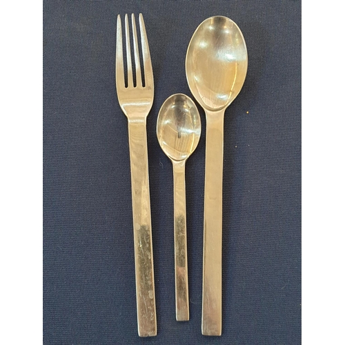 377 - SBS Edelstahl Rostfrei 18/10 Cutlery Set Together with White Metal Vintage Style Bowl on 3 x Legs (Ø... 