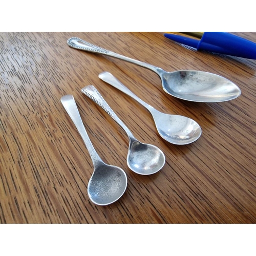 105 - 4 x Assorted Sterling Silver Spoons, (Max L: 10cm, Total Weight 18.5g)