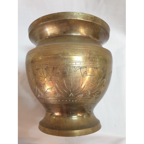 326 - Brass Collection inc; Vase / Plant Pot (H:15, Ø14cm) Mortar (H:9.5, Ø8.5cm) and Pestle (L:16cm) Twin... 