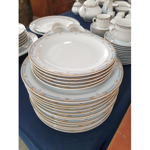 206 - Huge Qty of 'Thun, Carlsbad' Fine Porcelain Tableware (Dinner Set with Serving Crockery and Tea Set)... 