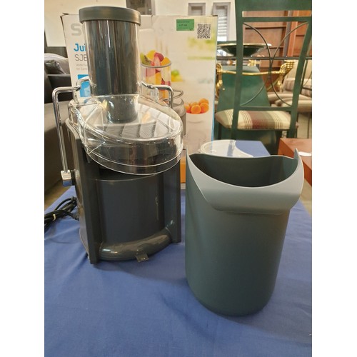 306 - Sencor Juice Extractor SJE1055SS (800W, 750ml Jug), (Un-Tested, Boxed)