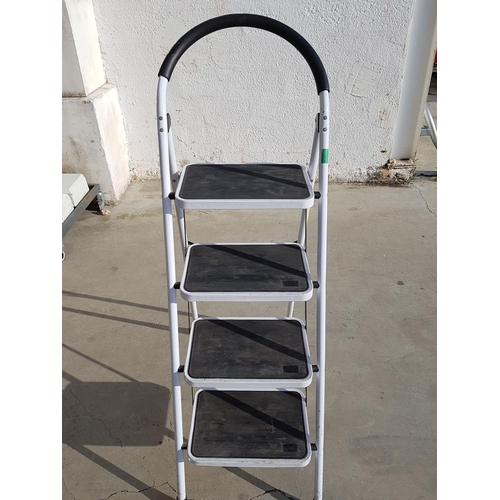 150 - 4-Step Ladder (Folding) Wide Step Ladder