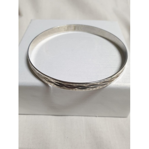 161 - Solid Silver Hallmarked S.800 Ladies Bangle Bracelet, Total Weight 10.7grms