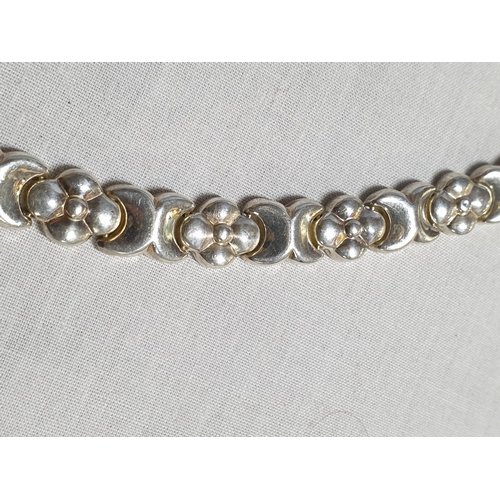 290 - Sterling Silver Hallmarked .925 Ladies Bracelet, Flowers, Total Weight 10.8grms