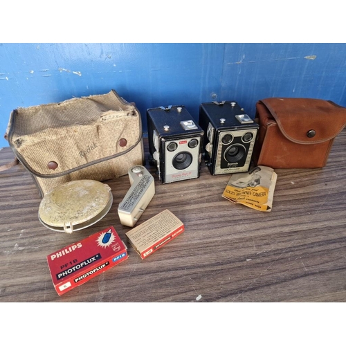 138A - 2 x Vintage Kodak Box Cameras; Brownie Flash III with Canvas Bag, Brownie Flasholder, Lamp and Flash... 