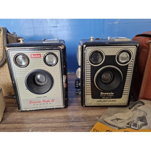 138A - 2 x Vintage Kodak Box Cameras; Brownie Flash III with Canvas Bag, Brownie Flasholder, Lamp and Flash... 