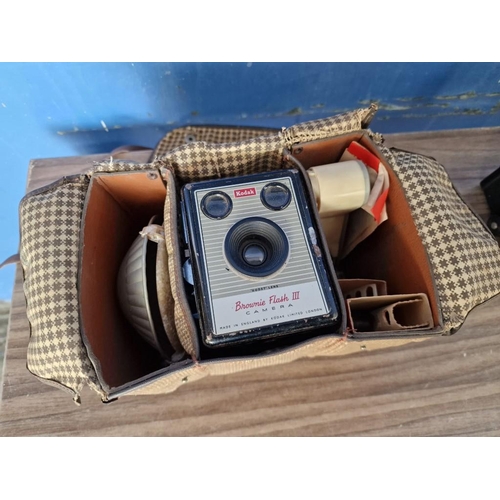 138A - 2 x Vintage Kodak Box Cameras; Brownie Flash III with Canvas Bag, Brownie Flasholder, Lamp and Flash... 