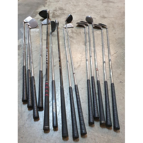 379 - Golf Club Set in Carry Bag (Wilson, Dunlop)