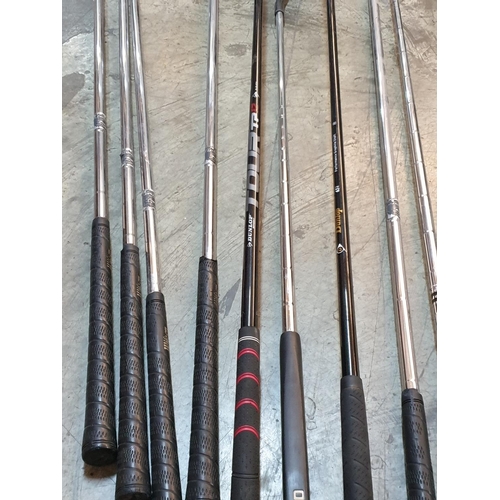 379 - Golf Club Set in Carry Bag (Wilson, Dunlop)