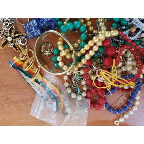 373 - Large Collection of Assorted Vintage / Retro Costume Jewellery