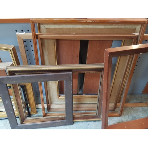 252 - Various Frames in Various Sizes, Shapes, Material etc