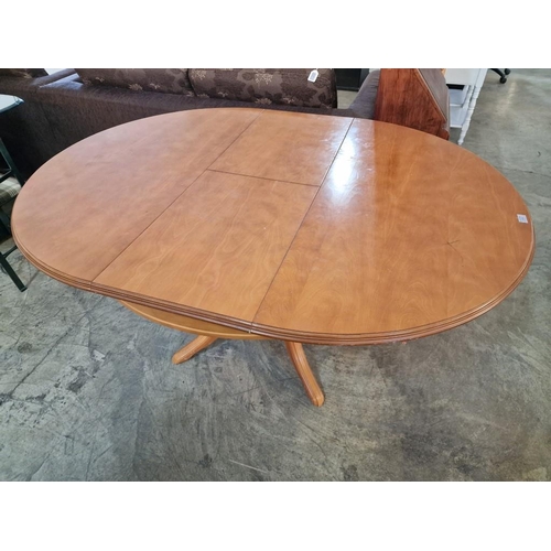 156 - Light Wood Round Extendable Pedestal Dining Table, (Approx. Ø: 120cm, Extension: 40cm)