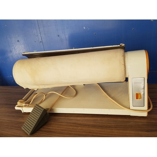 718 - Siemen's Electrogerate GMBH Type WB 5500 Electric Ironing Matching / Mangle (Un-Tested)