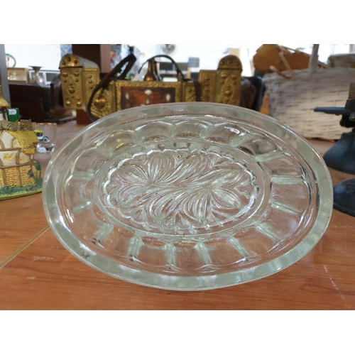 98 - Vintage Oval Glass Jelly Mould (1/2pt)