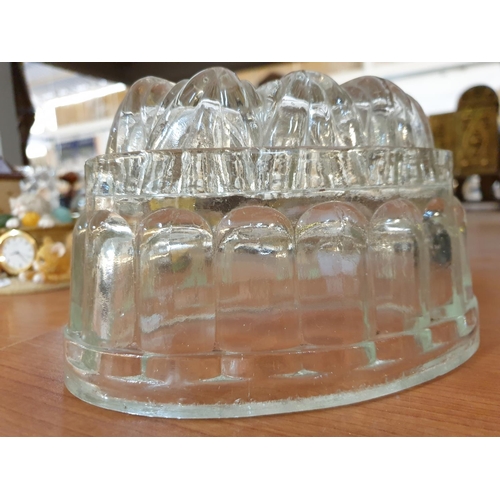 98 - Vintage Oval Glass Jelly Mould (1/2pt)