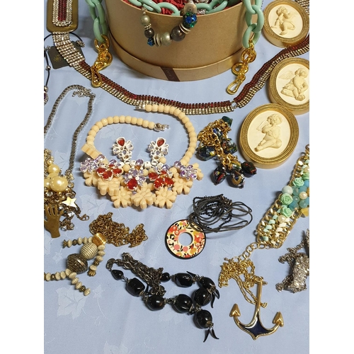 150 - Large Collection of Vintage and Retro Elegant Jewellery in; Different Style, Sizes, Colour, Material... 