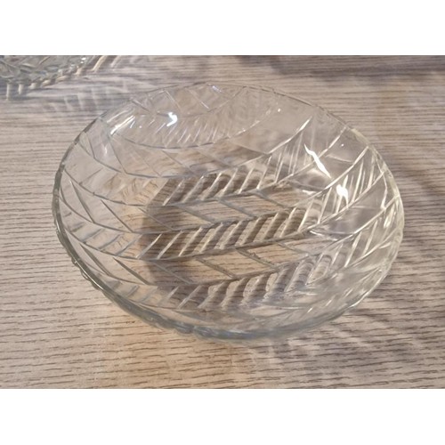 734 - Vintage Round Glass Serving Plate, Together with Set of 6 x Glass Bowls, (7)