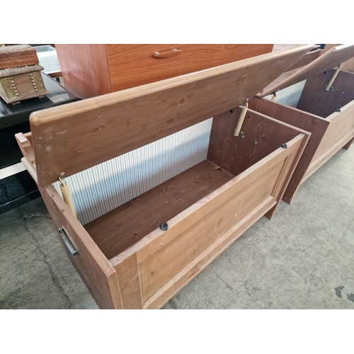 526 - Wooden Storage Bench Seat with Lift-up Top, (Approx. 82 x 44 x 54cm)