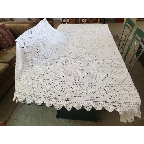 514 - White Lace Pattern Bed Cover (190 x 190cm)