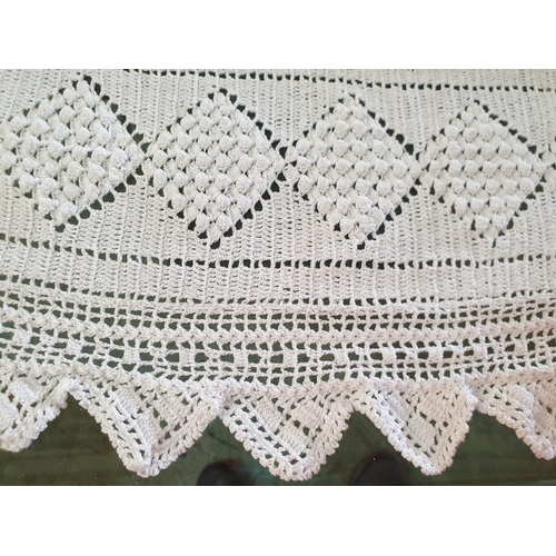 514 - White Lace Pattern Bed Cover (190 x 190cm)