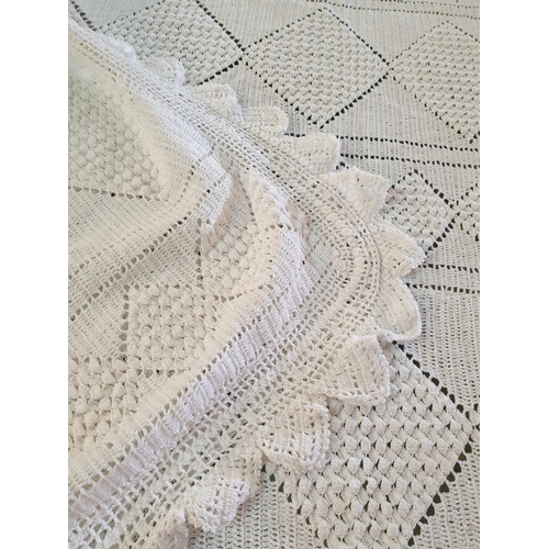 514 - White Lace Pattern Bed Cover (190 x 190cm)