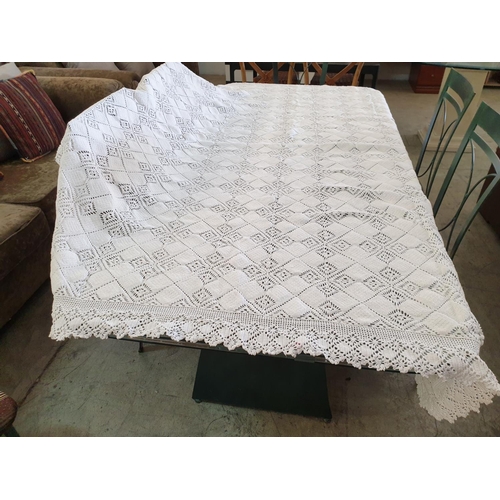 515 - White Lace Patterned Bed Cover (150 x 200cm)