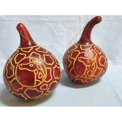 516 - 2 x Carved Giraffe Themed Gourds (H:18cm & H:20cm)