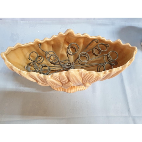 517 - 2 x Retro Flower Holder; 1 with Shell Design (H:16cm x L:25cm) and 1 x with Leaf Design 