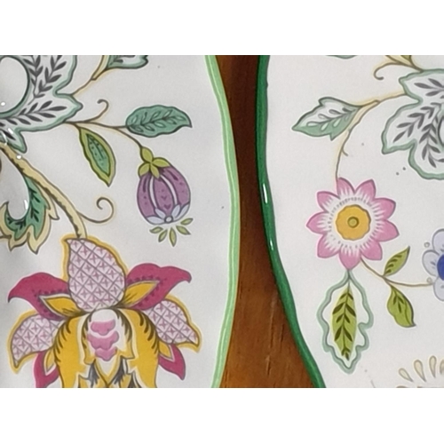 464 - 5 x Decorative Plates Including 2 x 