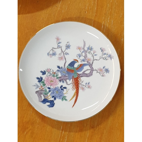 464 - 5 x Decorative Plates Including 2 x 