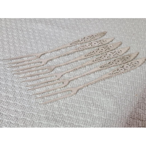 143 - Set of Silver (.800) Desert Forks with Decorative Filigree Handles, (Approx. L: 15cm, Weight: 54g), ... 