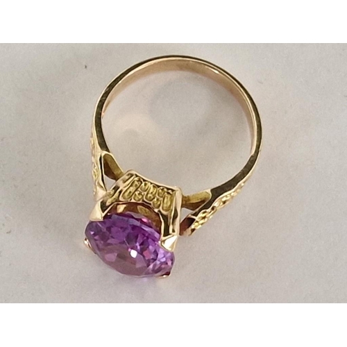 179 - 18ct Gold Ring with Large Oval Cut Amethyst(?) Stone, (Approx. 4.5g, Size K/L, Stone 12x10mm)