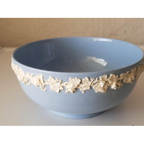 108 - Large Blue Wedgewood Salad / Fruit Bowl (Ø23cm x H:11cm, Chipped) and Matching Plate (Ø27cm, Little ... 