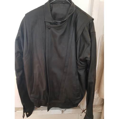 771 - Men's Black Leather Jacket (Size L/M)