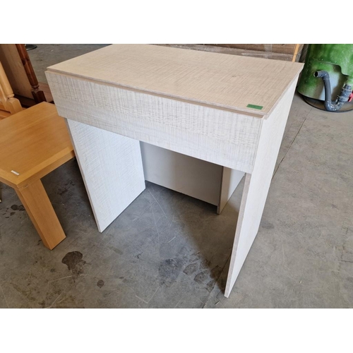 789 - Light Wood Effect Desk / Dressing Table with Drawer, (Approx. 80 x 45 x 91cm)

** Never Used - Showr... 