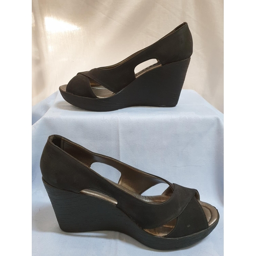 800 - Black Platform Sandals, Size 39